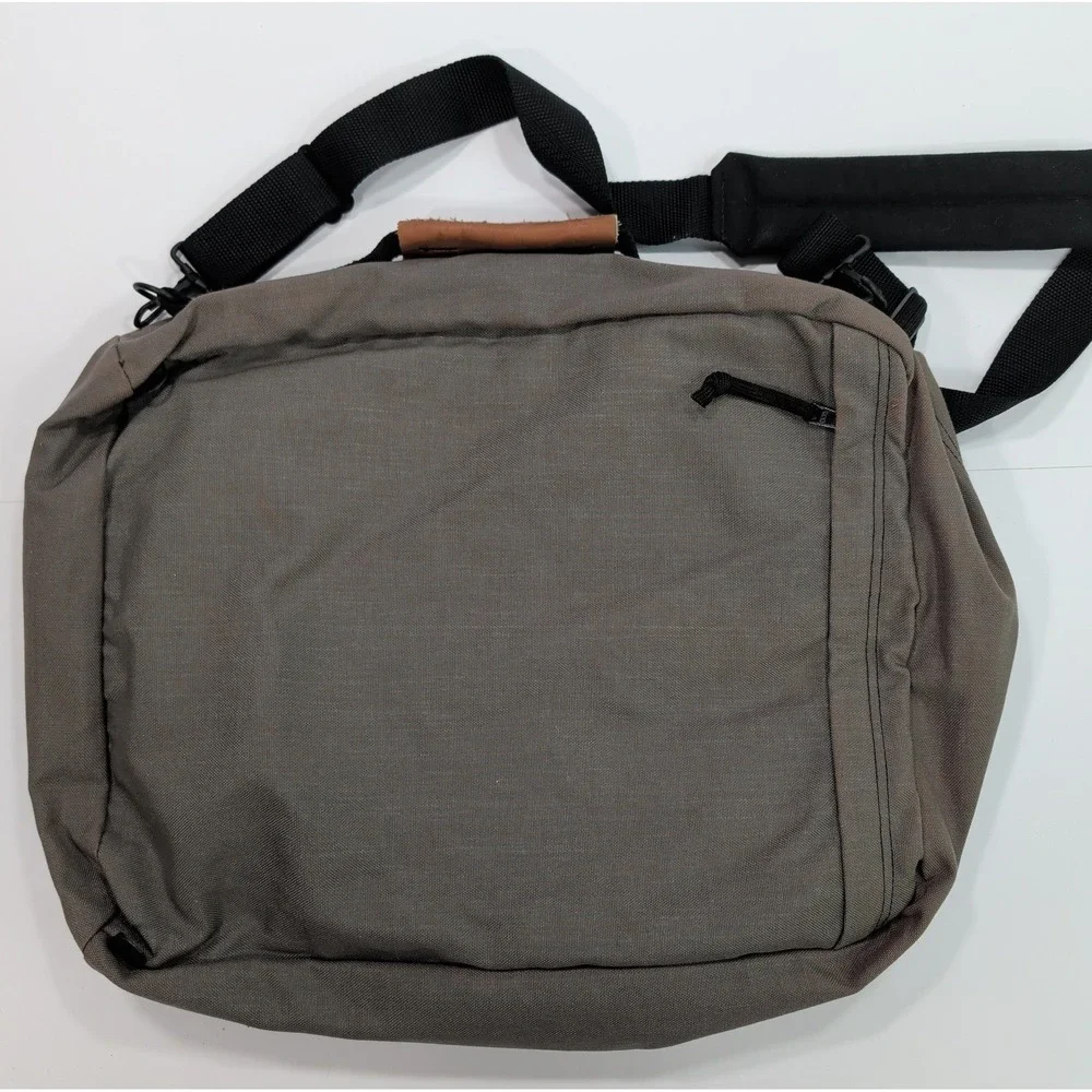 Vintage Caribou Mountaineering Convertible Travel Bag Backpack/Messenger/Brief